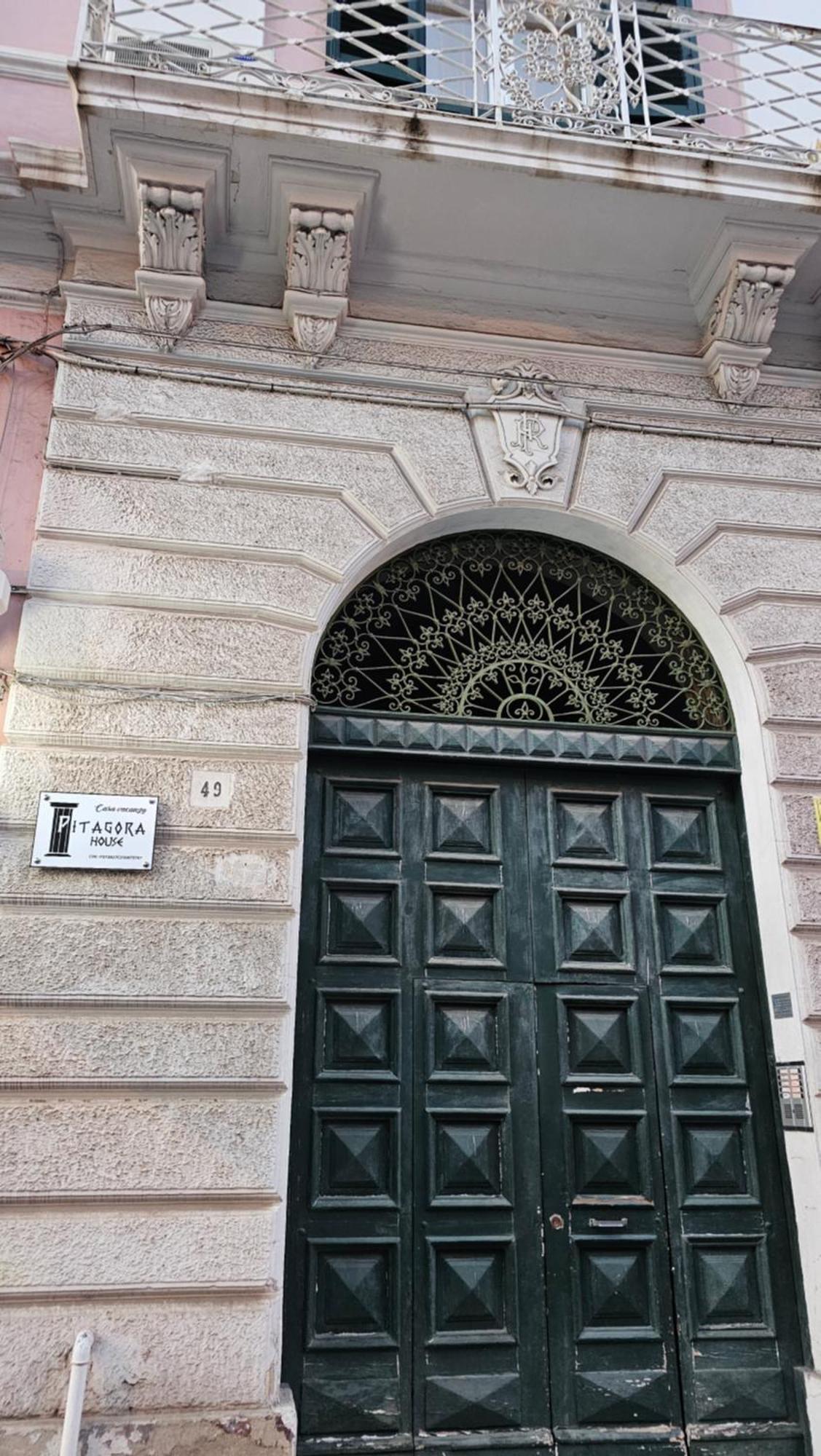 Pitagora House Hotel Taranto Exterior photo